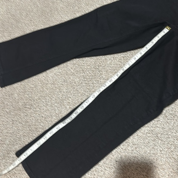 Clean black flare crop jean - Picture 3 of 5